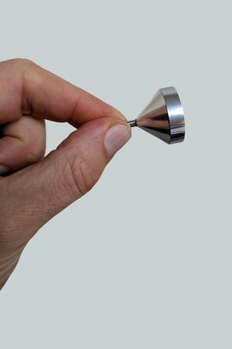 Imbuti metallici molto - imbuti,